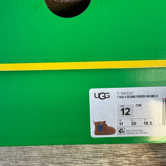 Brand New UGG Neumel II x Sesame Friends 'Chestnut' 1147232T Toddler’s Boots - Picture 9 of 14